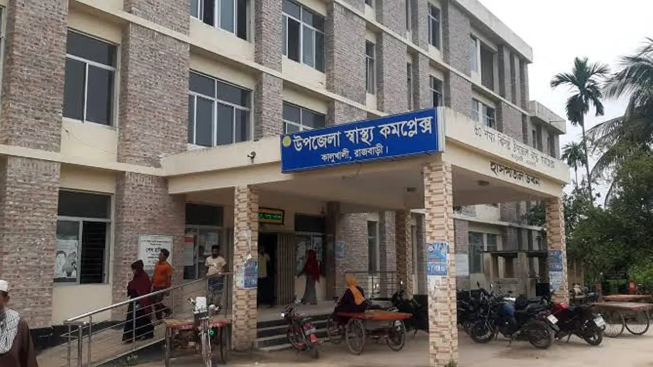 মোটরসাইকেল থেকে ছিটকে পড়ে স্ত্রীর মৃত্যু, স্বামী হাসপাতালে