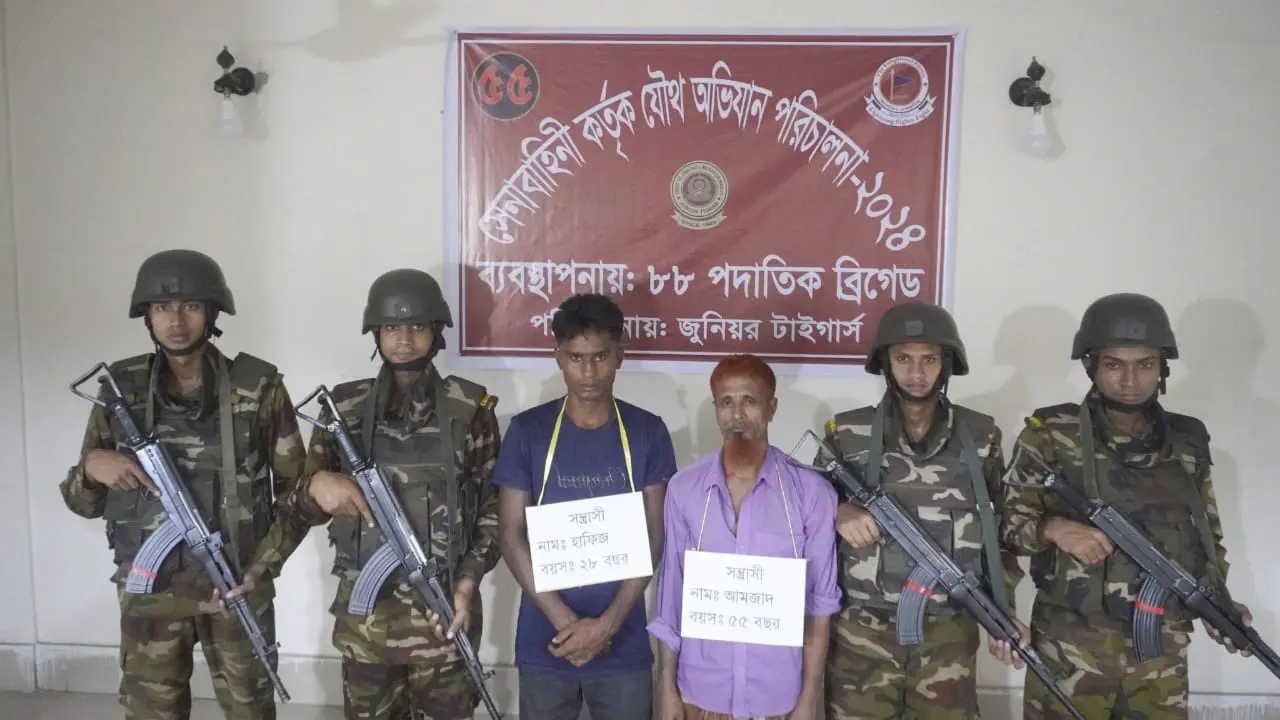 রাজবাড়ীতে সেনাবাহিনীর অভিযানে হত্যাচেষ্টা মামলায় ২ জন গ্রেপ্তার