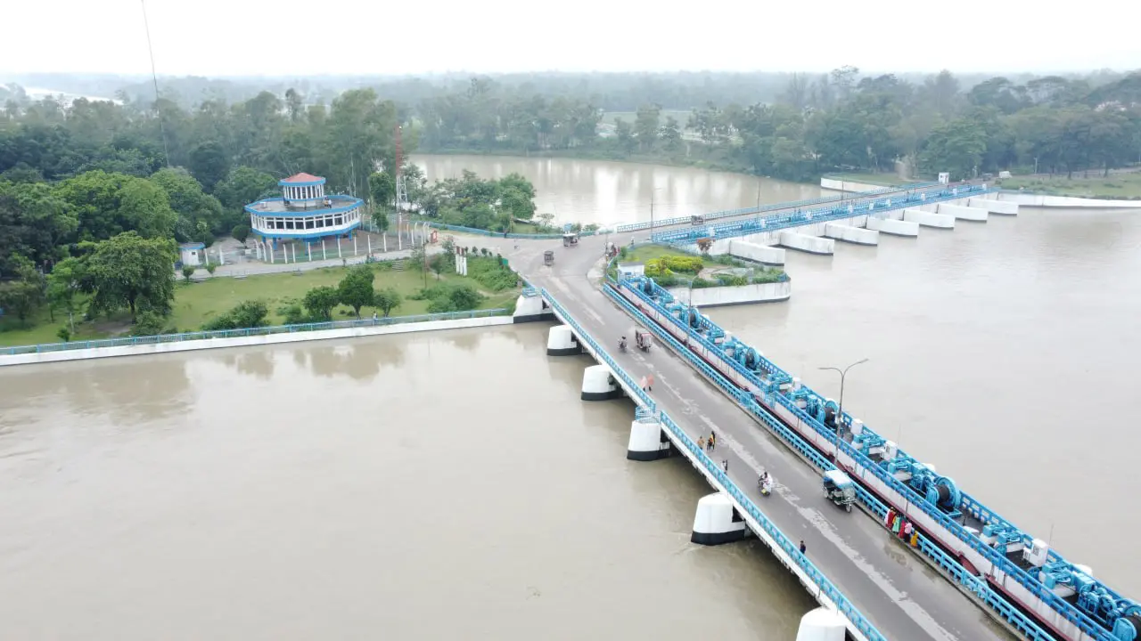 রংপুরে টানা বৃষ্টিতে বাড়ছে নদ-নদীর পানি, তিস্তার ৪৪ জলকপাট খোলা