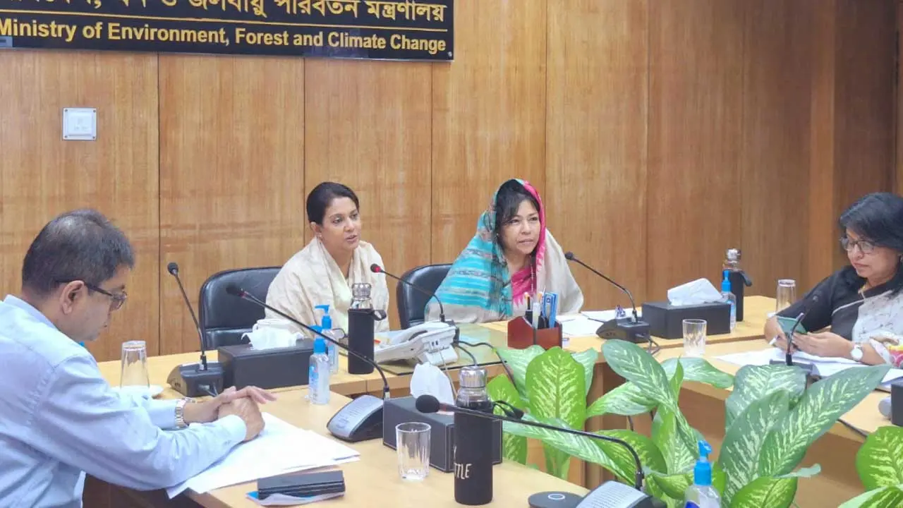 নিষিদ্ধ পলিথিন বন্ধে ব্যবস্থা নিতে ডিসি-এসপিদের নির্দেশনা
