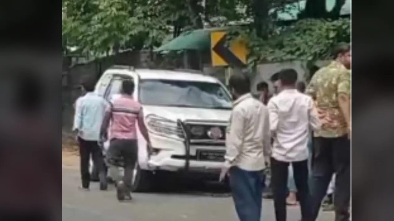 কক্সবাজারের ডিসির গাড়ির ধাক্কায় শিশু নিহত, মাসহ আহত ৩