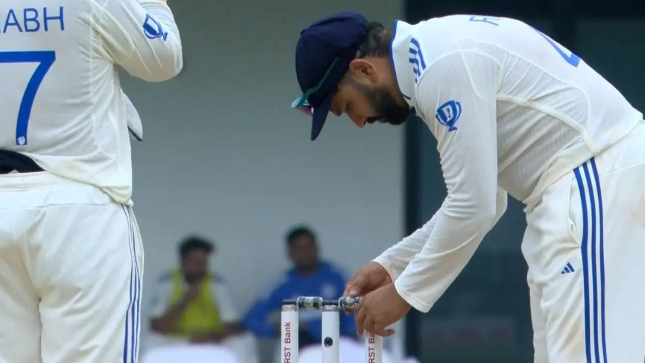 চেন্নাই টেস্টে বাংলাদেশ ইনিংসে কেন বেল বদলেছিলেন রোহিত?