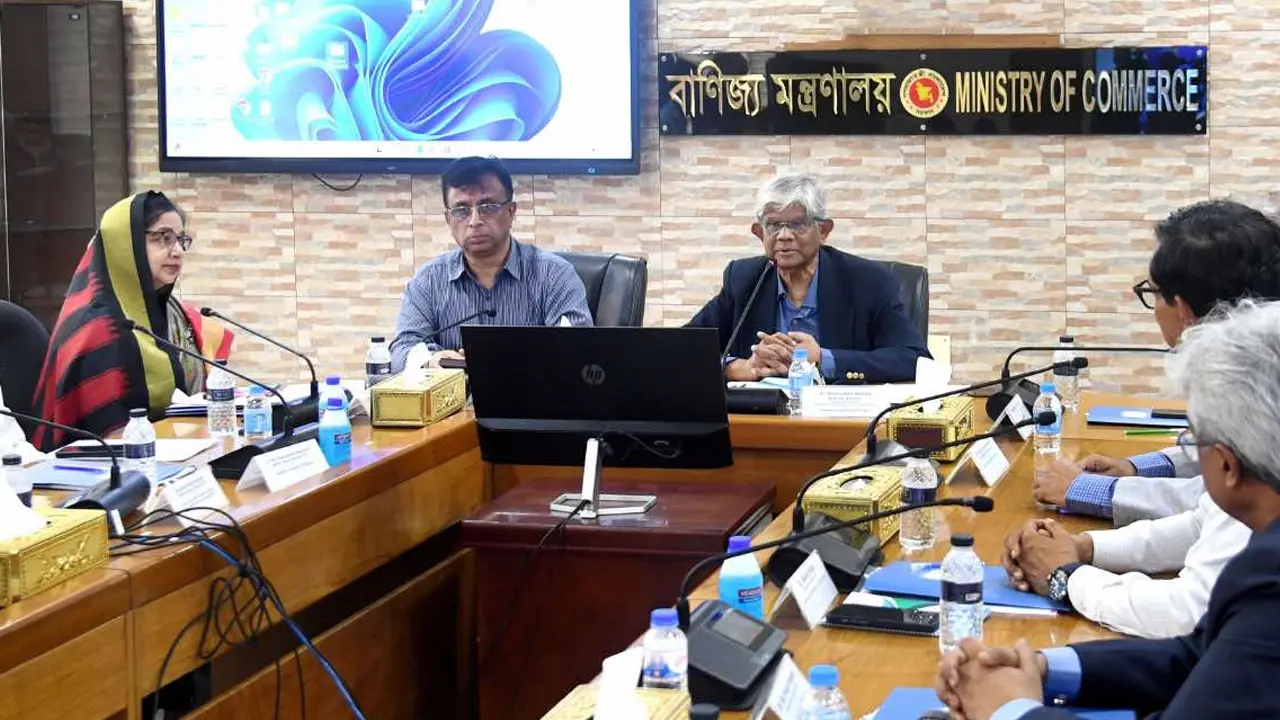 পাচার করা টাকা ফিরিয়ে আনতে হচ্ছে টাস্কফোর্স : বাণিজ্য উপদেষ্টা