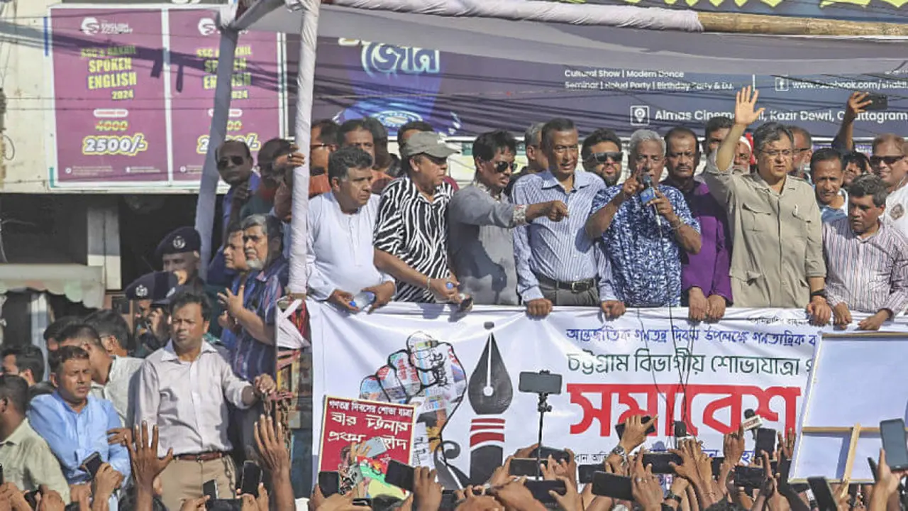 বিএনপি নেতা সালাহউদ্দিনকে প্রটোকল, আলোচনায় দুই ওসি