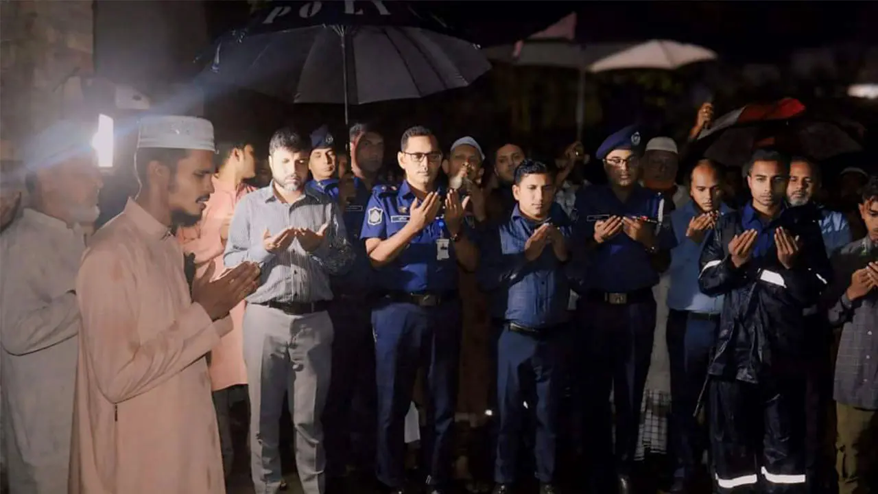 আন্দোলনে নিহত আসিফের কবর জিয়ারত নতুন ডিসি-এসপির