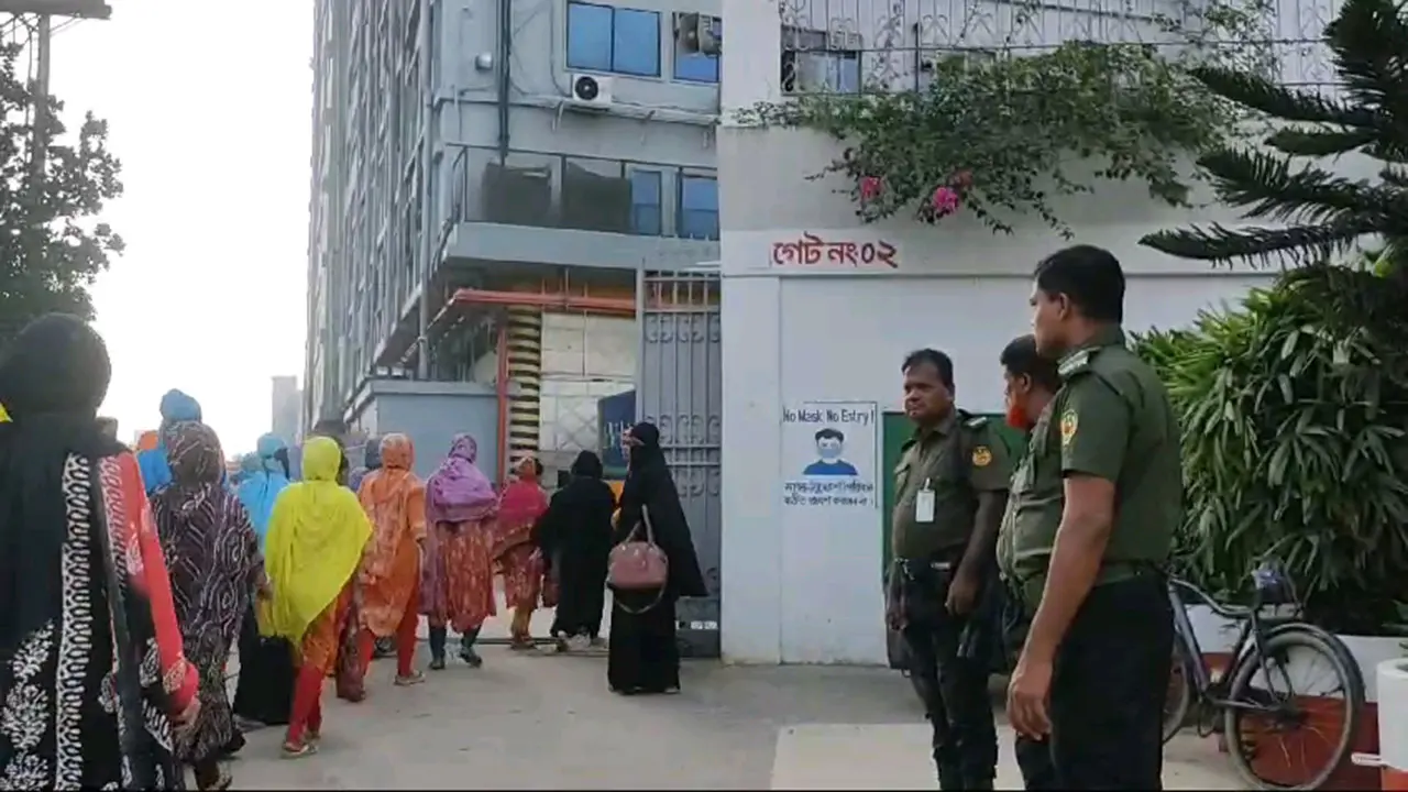 শিল্পাঞ্চল আশুলিয়ায় কর্মচাঞ্চল্য ফিরলেও বন্ধ ১৬ কারখানা