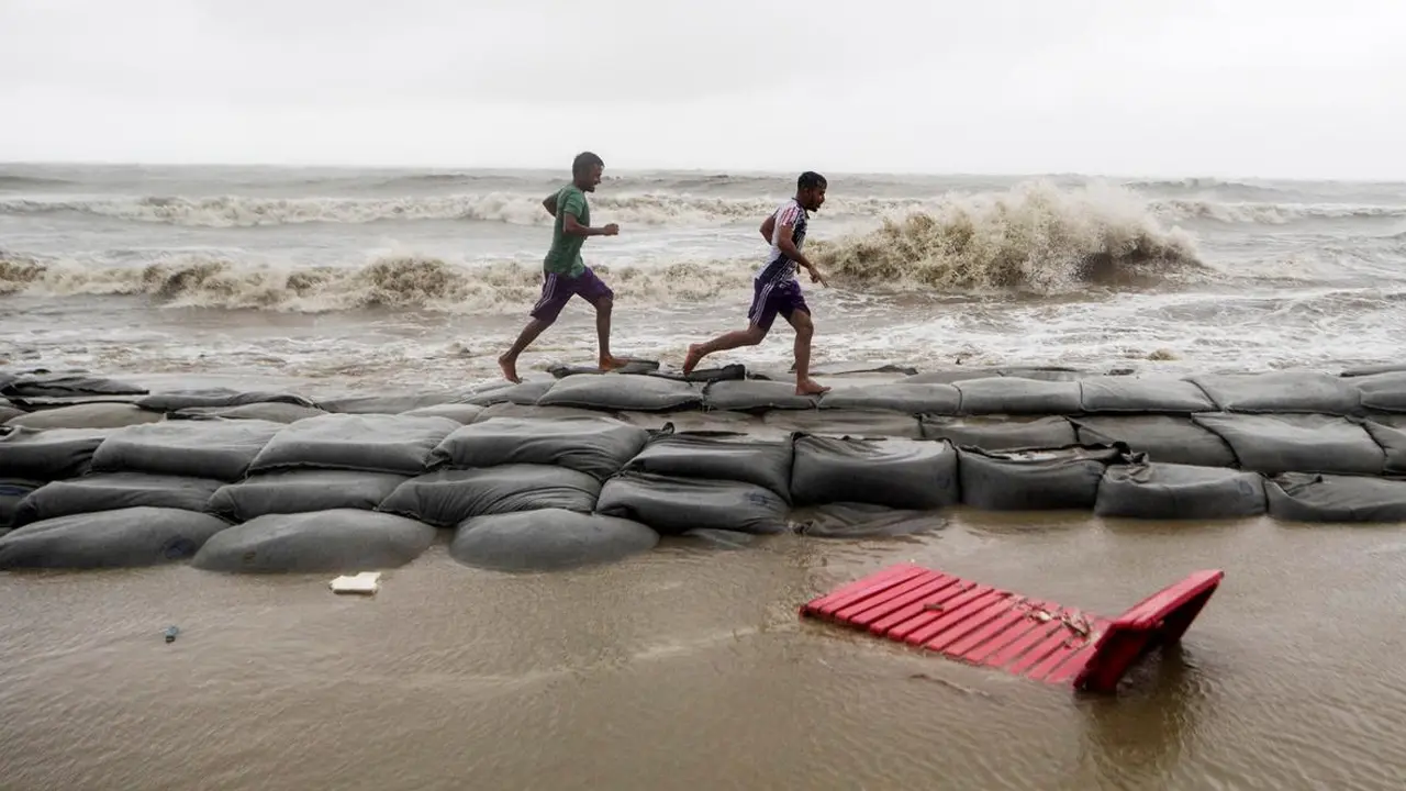 সাত অঞ্চলে ৬০ কিলোমিটার গতিতে ঝড়ের আভাস