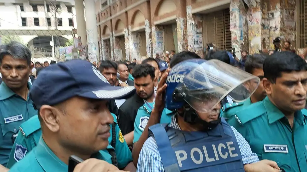 সাবেক রেলমন্ত্রীকে সকালে দেওয়া রিমান্ড স্থগিত, কারাগারে প্রেরণ