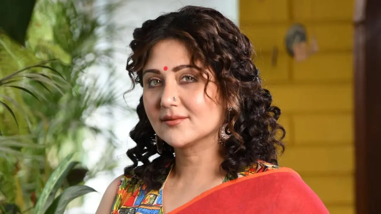স্বামীর সঙ্গে ডিভোর্স হয়নি, কতজনের সঙ্গে প্রেম করেছেন স্বস্তিকা
