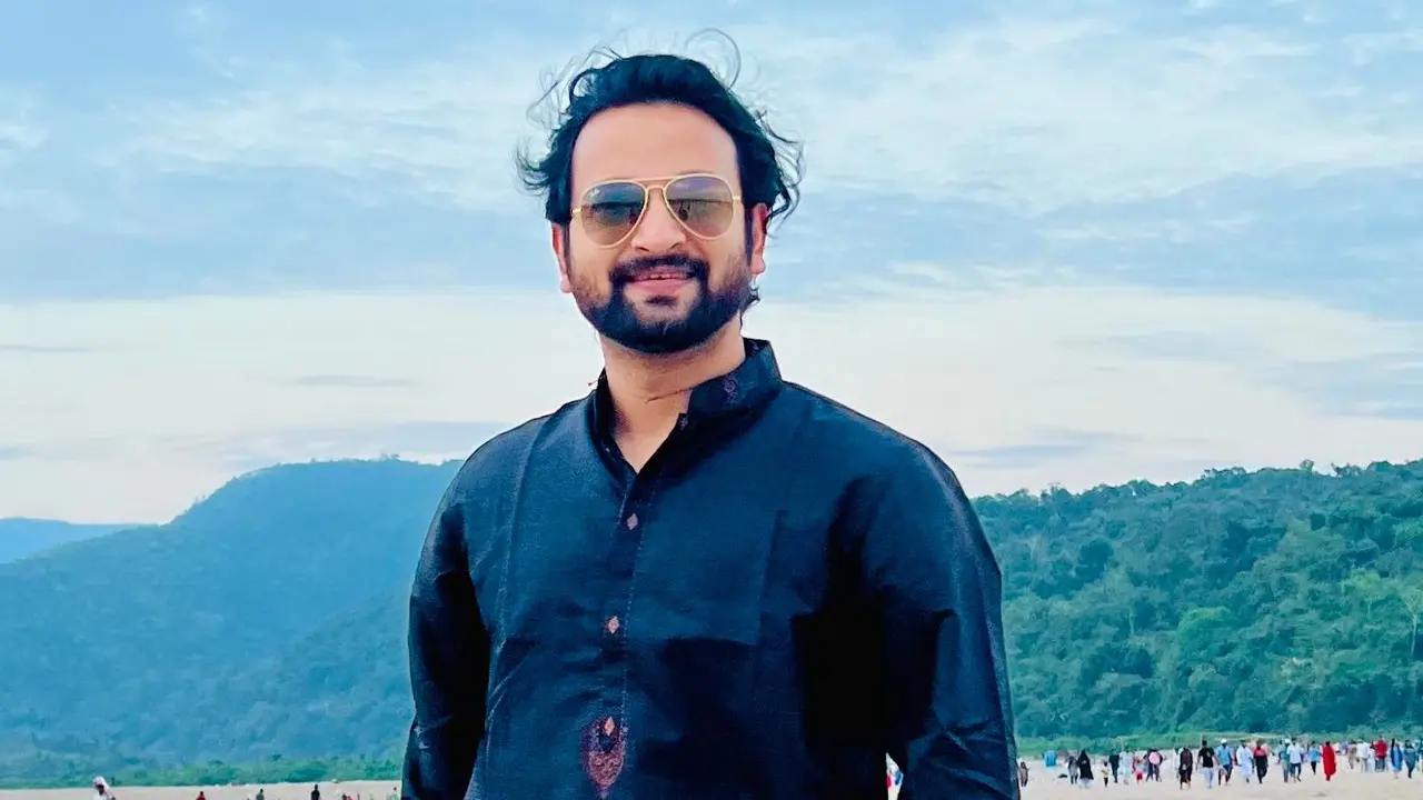 ‘আলো আসবেই’ কাণ্ডে মুখ খুললেন সাইমন সাদিক