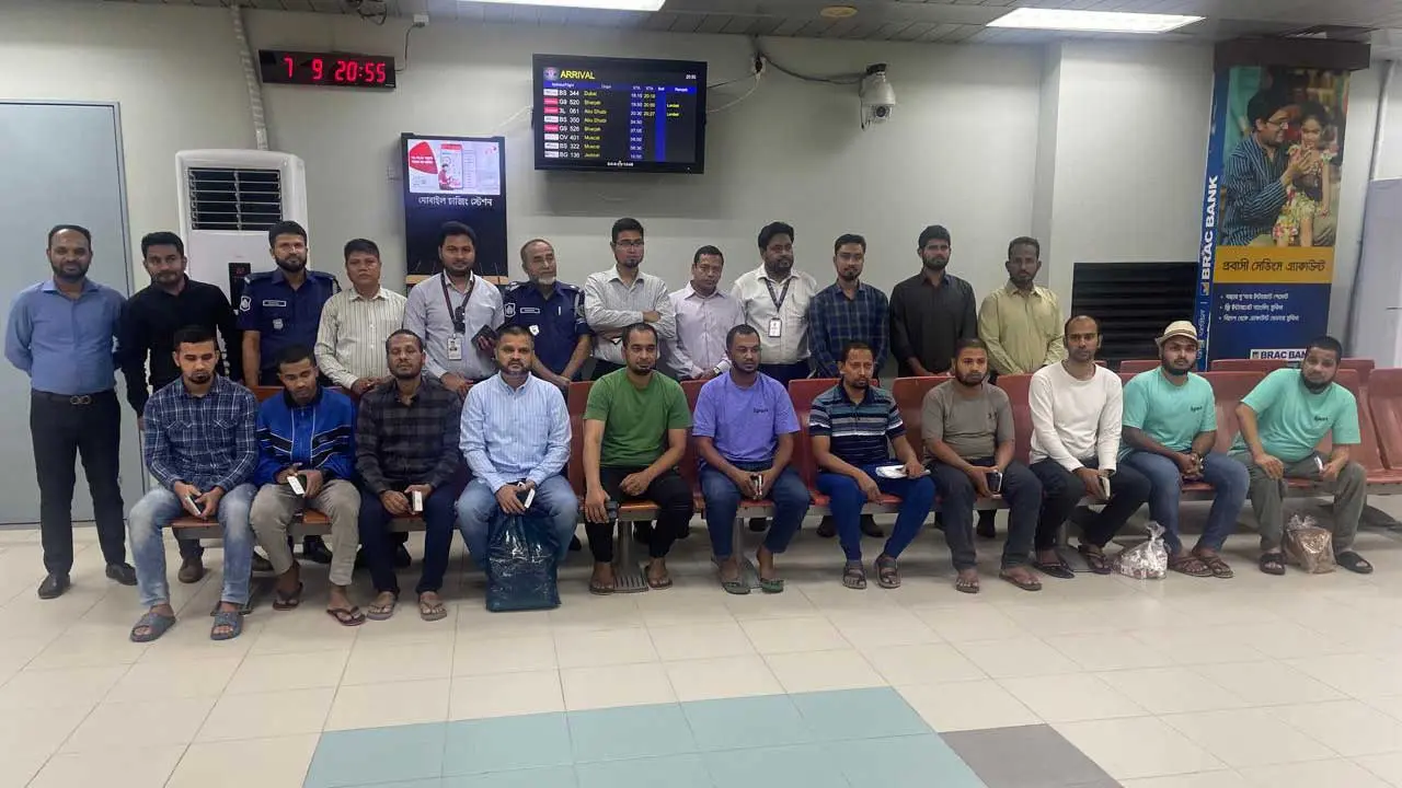 চট্টগ্রাম পৌঁছেছেন আরব আমিরাতে ক্ষমা পাওয়া ১২ জন