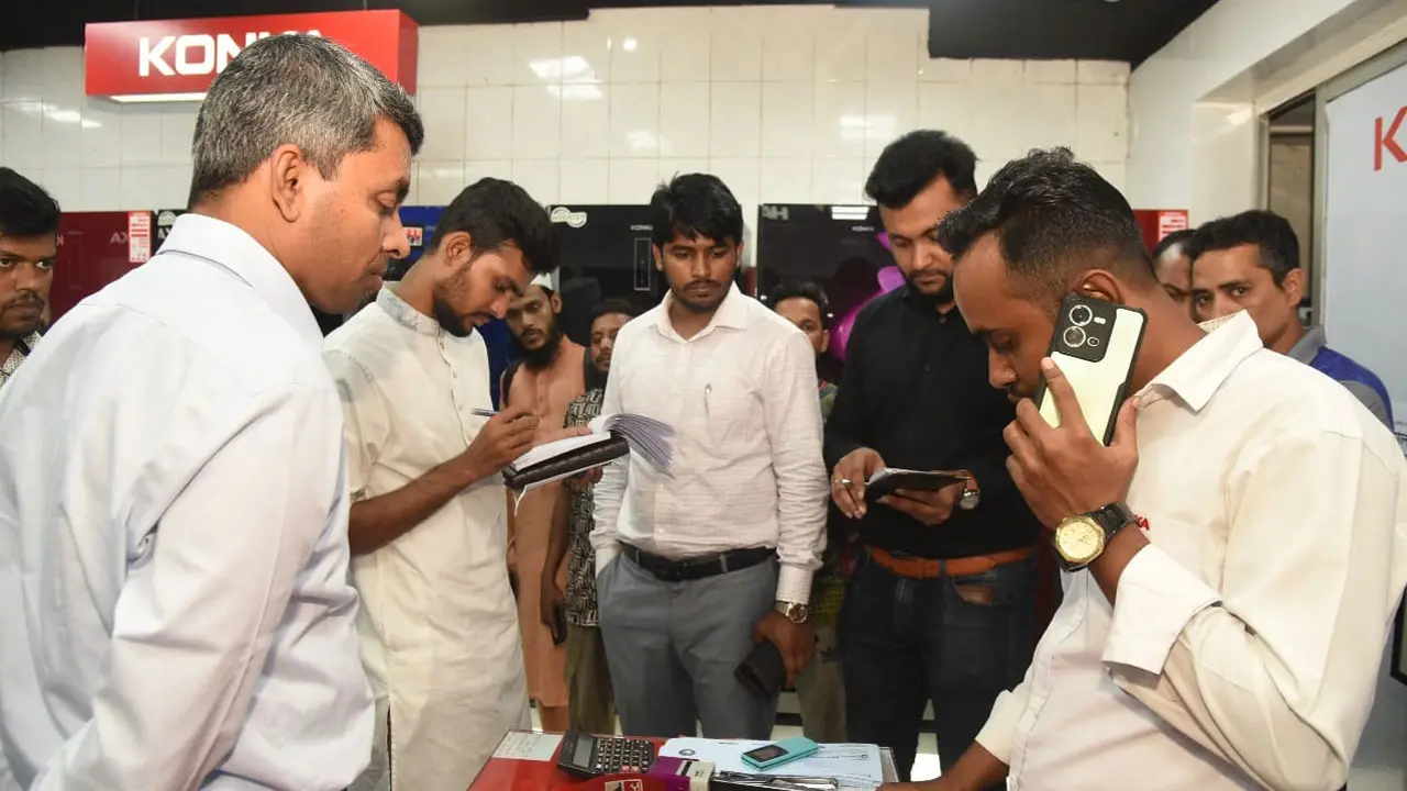 মনে হচ্ছে আমাকে দুর্নীতির মহাসাগরে ছেড়ে দিয়েছে : আসিফ