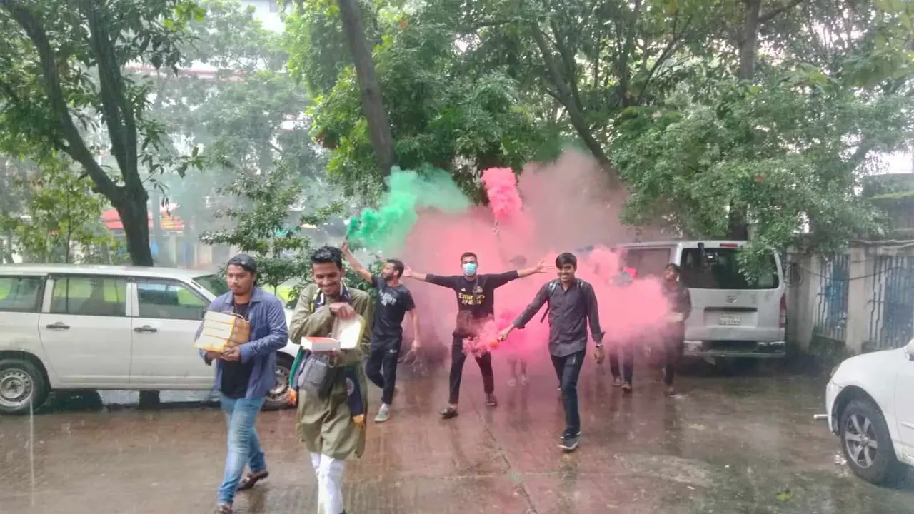 নির্বাচন করবেন না সালাউদ্দিন, সমর্থকদের উল্লাস-মিষ্টিমুখ