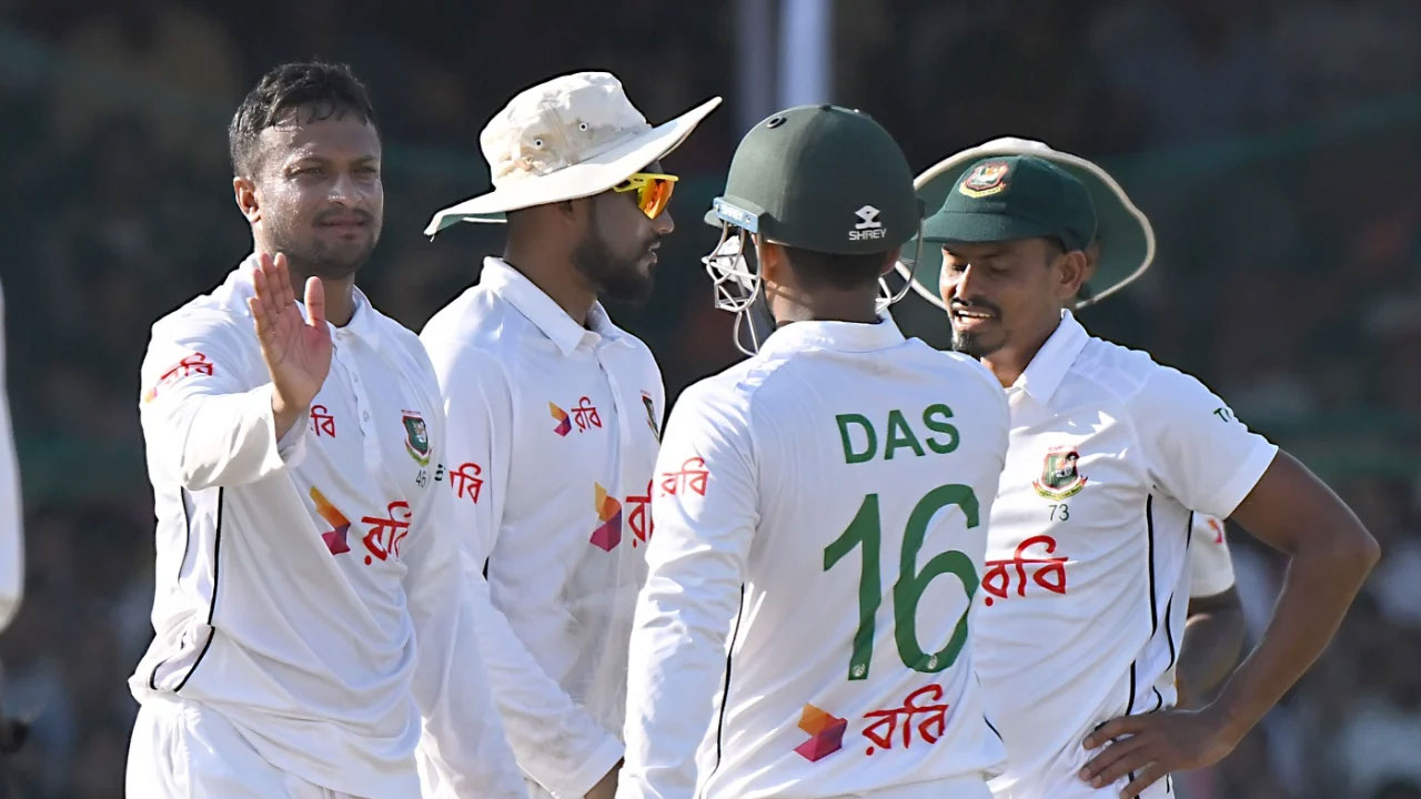 শেষ দিনের রোমাঞ্চের অপেক্ষায় কানপুর