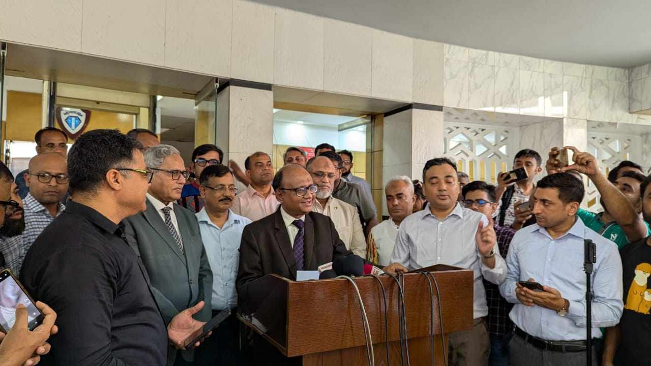 দুর্নীতির অভিযোগ উড়িয়ে দিতে পারেননি বলেই টিউলিপ পদত্যাগে বাধ্য হন