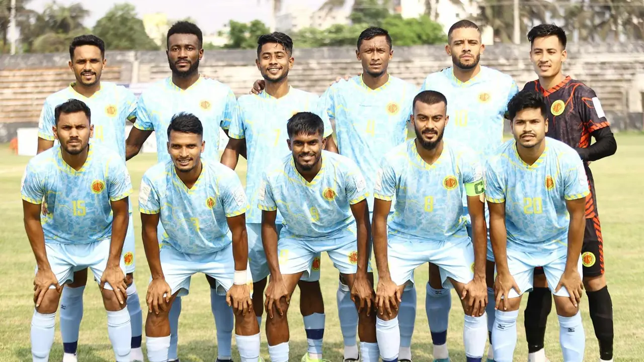 কিংসকে হারিয়ে ফাইনালে ১০ জনের আবাহনী