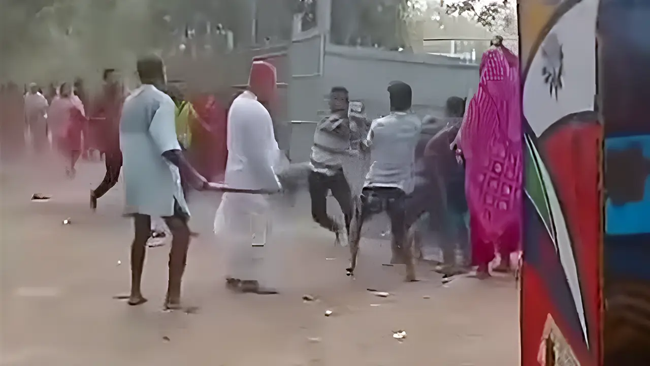 তারাবির টাকার হিসাব নিয়ে সংঘর্ষ, আহত অন্তত ১৫