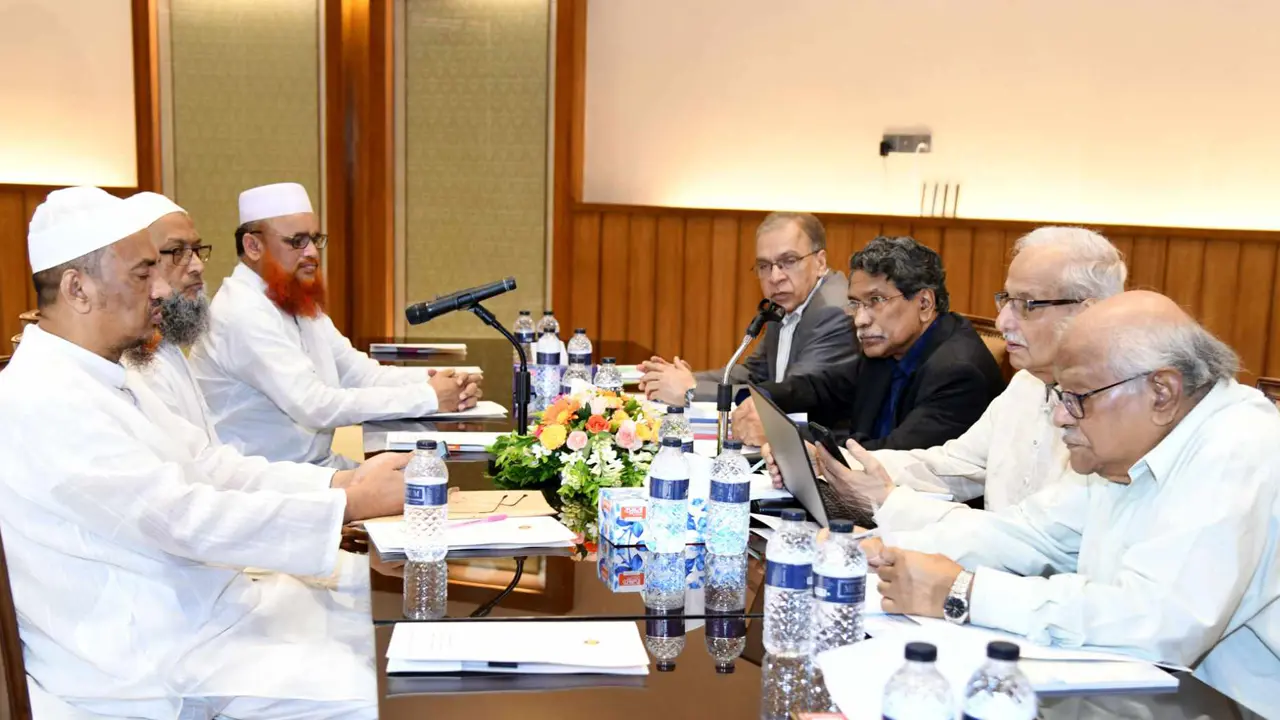 কোনো অবস্থাতেই যেন ফ্যাসিবাদী শাসন ফিরে না আসে : আলী রীয়াজ