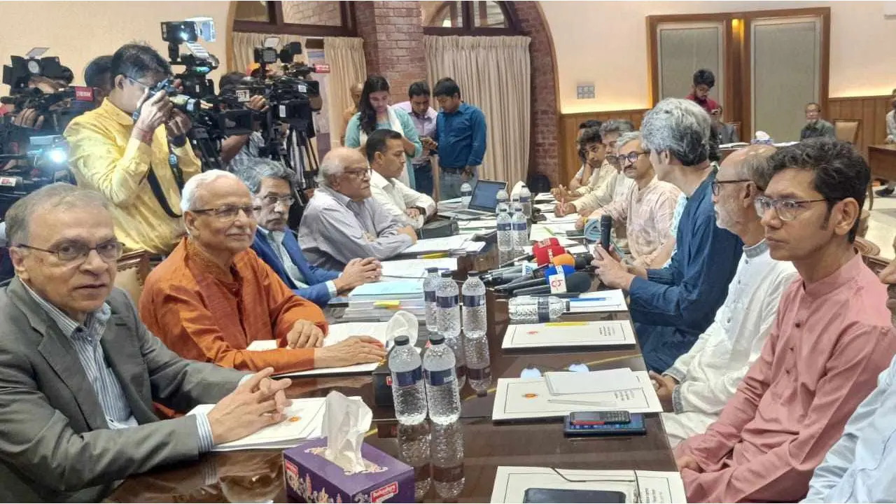 জনসাধারণের ঐক্যবদ্ধ প্রচেষ্টায় ফ্যাসিবাদী শাসক পালাতে বাধ্য হয়েছে