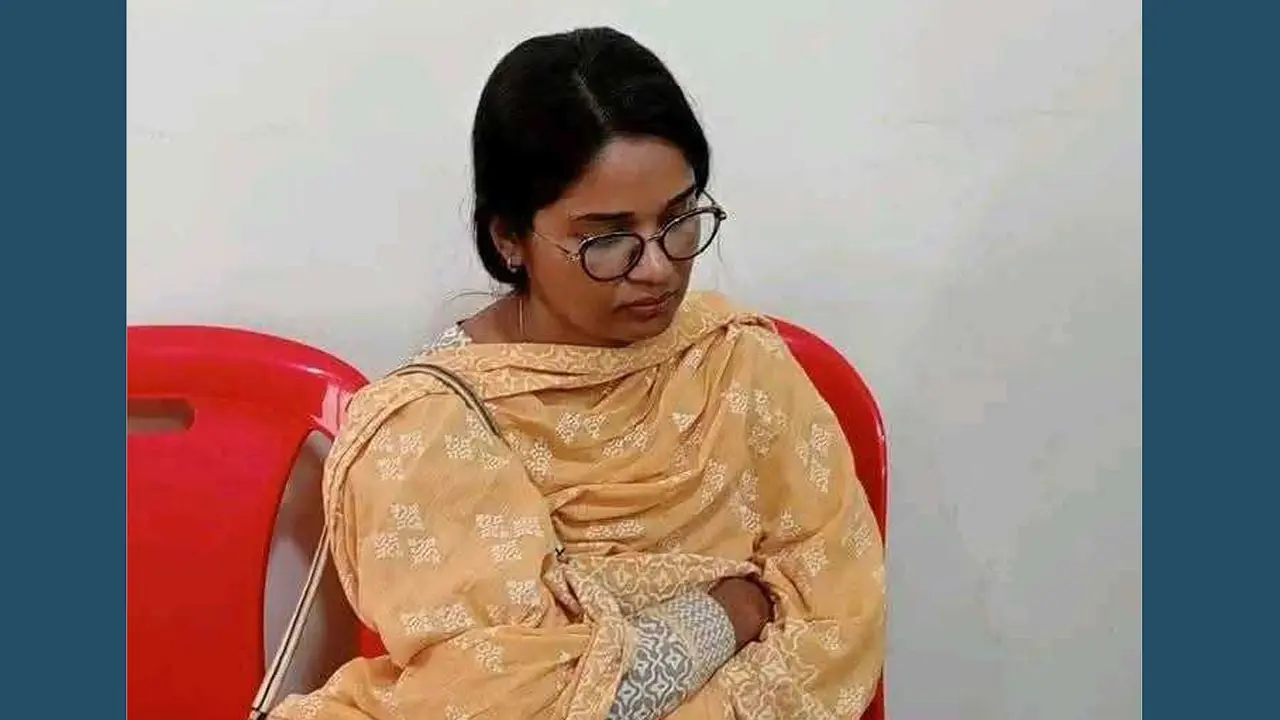 অর্থ আত্মসাতের অভিযোগে নাগরিক কমিটির নেত্রী গ্রেপ্তার