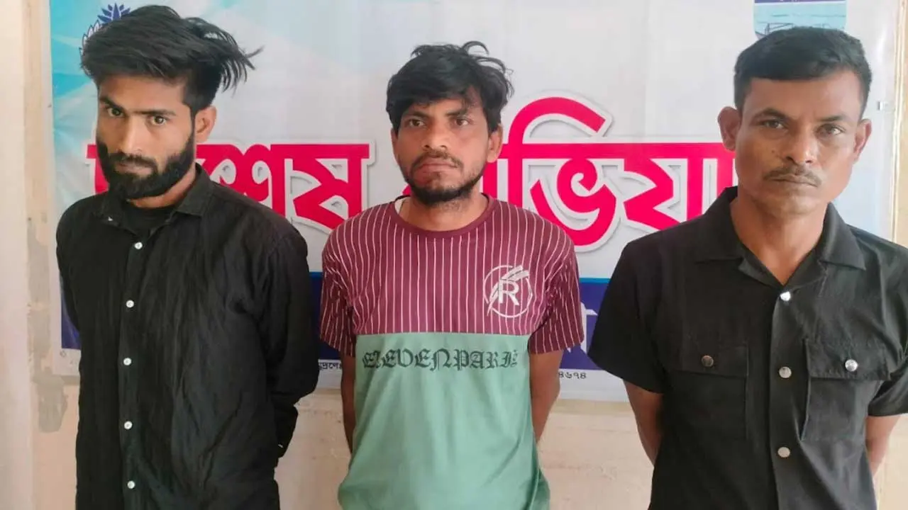 হাটহাজারীতে ছিনতাই হওয়া প্রাইভেটকার মিলল নগরের বাকলিয়ায়