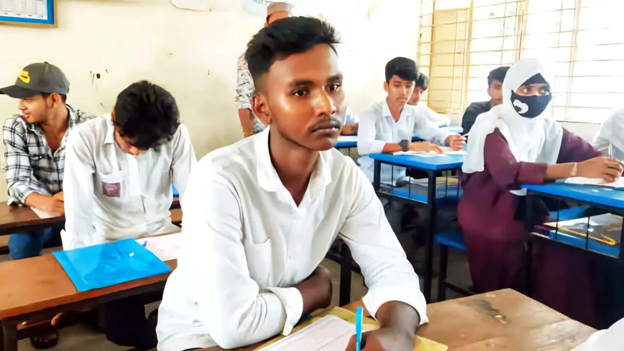 বাবার মরদেহ বাড়িতে রেখে পরীক্ষার হলে ছেলে