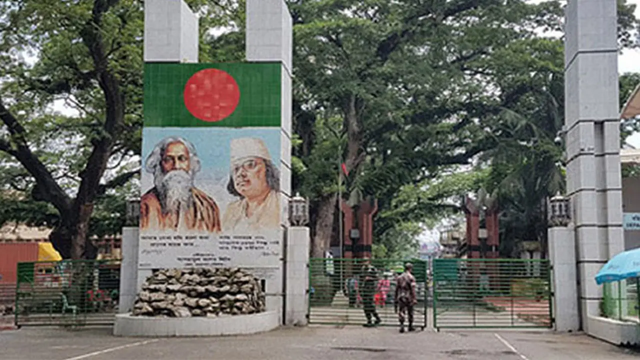 বেনাপোল থেকে ফিরে এলো ৪ ট্রাক রপ্তানি পণ্য