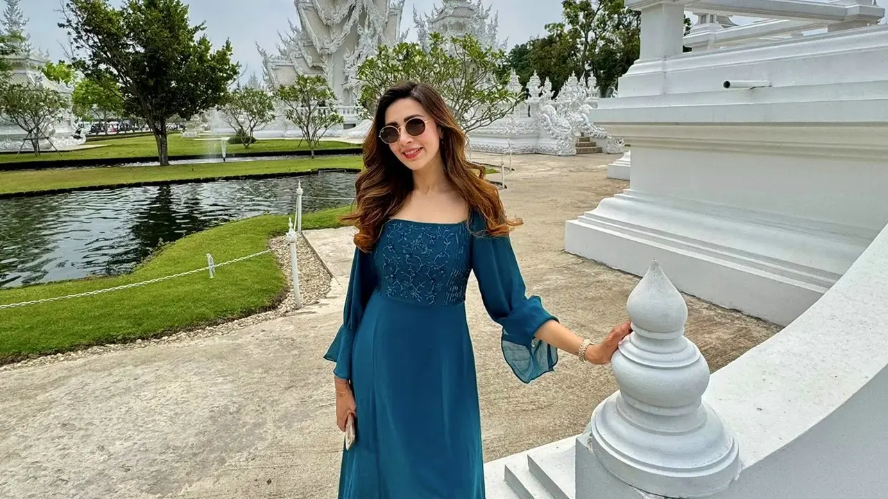 নজরকাড়া লুকে বিদ্যা সিনহা মিম 