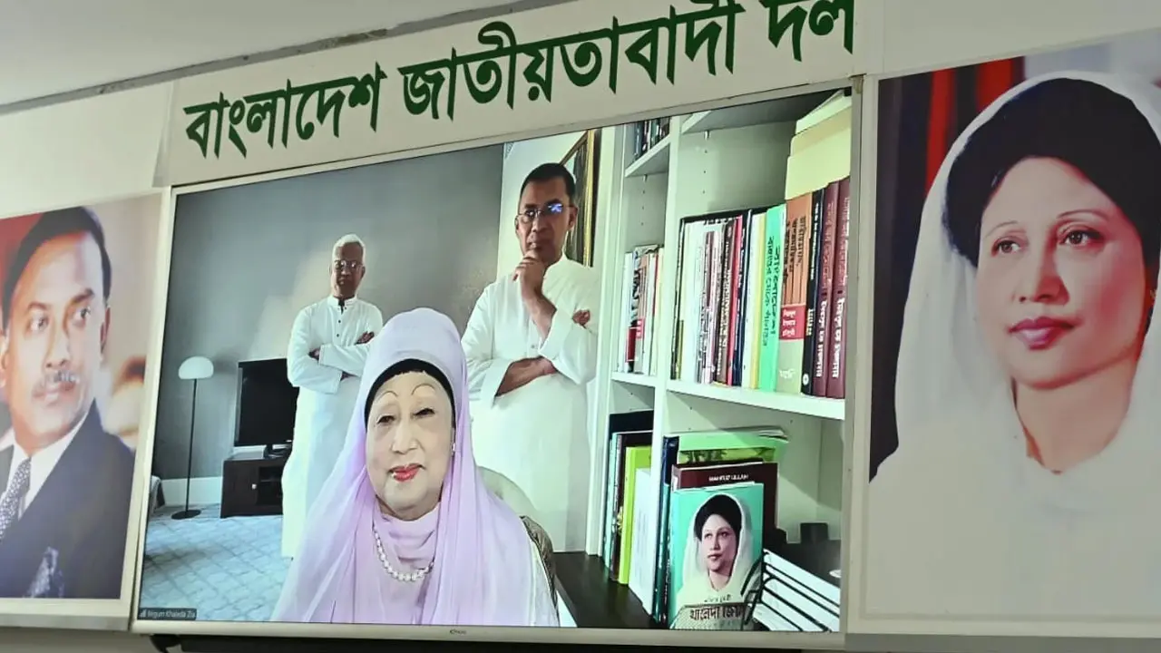 দলীয় নেতাদের সঙ্গে খালেদা জিয়ার ঈদ শুভেচ্ছা বিনিময়