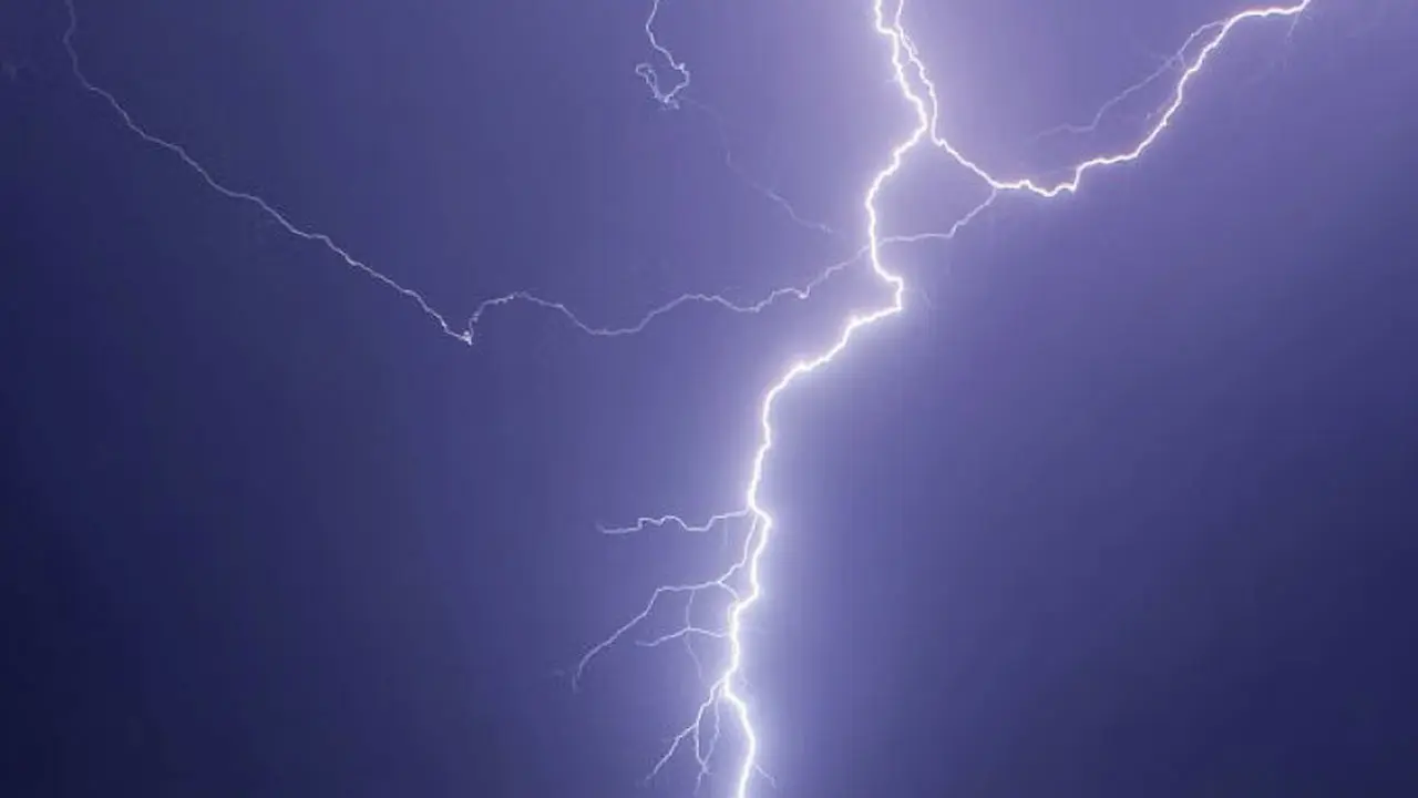 গাজীপুরে বজ্রপাতে দুই কৃষকের মৃত্যু