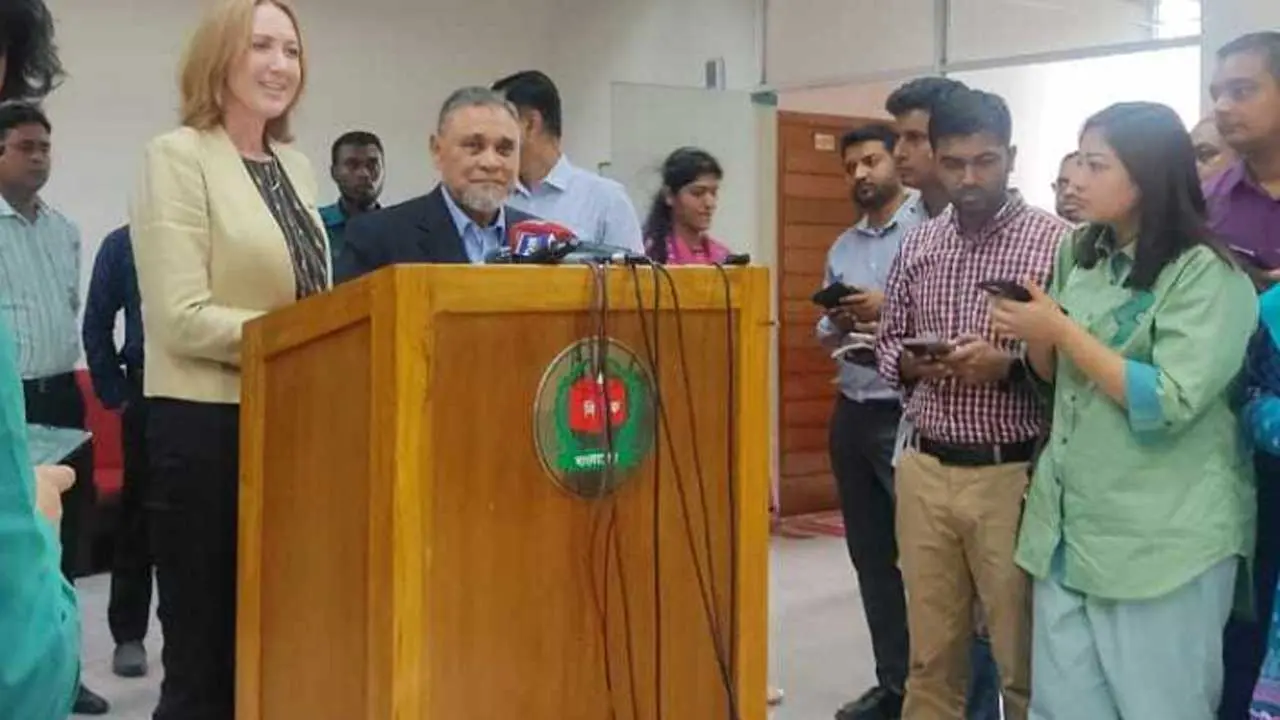 ঐকমত্য কমিশনের সংস্কারের দিকে তাকিয়ে থাকবে না ইসি : সিইসি