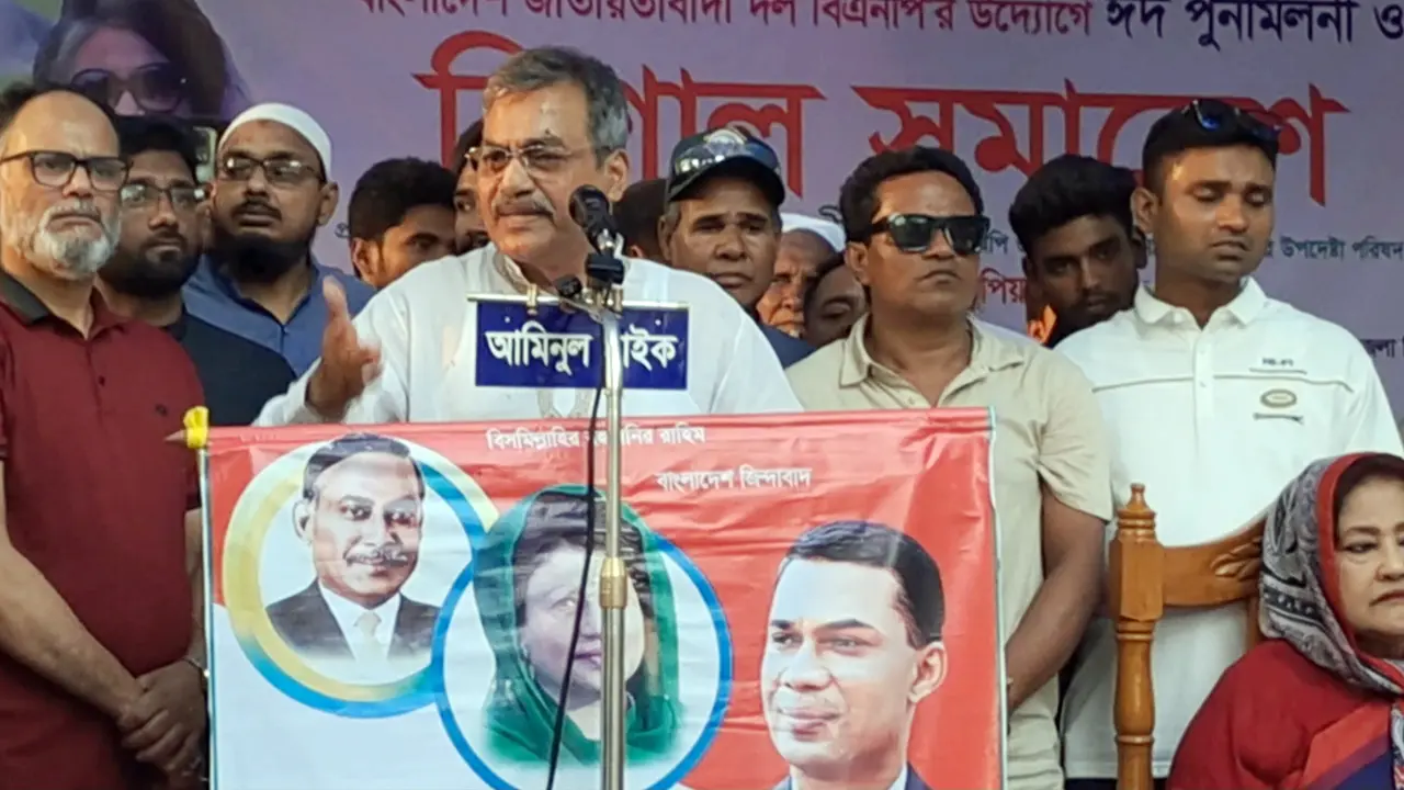 মুনাফেকের চরিত্র যেন আপনার মাঝে কালিমা লেপন না করে