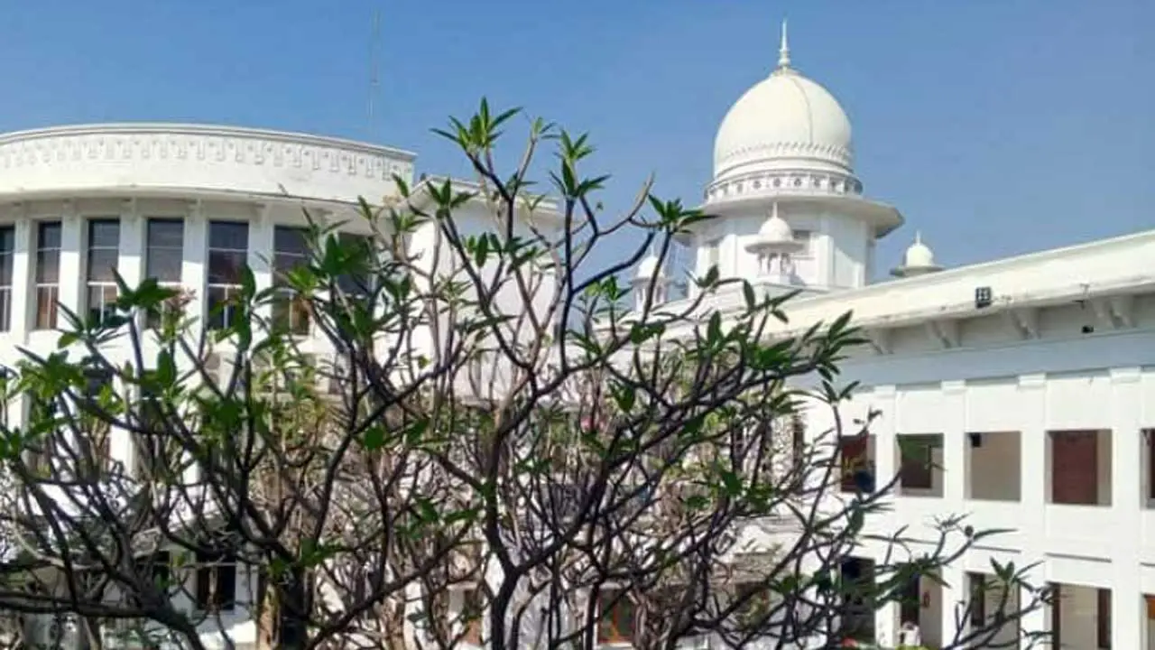 আমদানি পণ্যের কিউআর কোড বাধ্যতামূলক করতে ১০ আইনজীবীর রিট