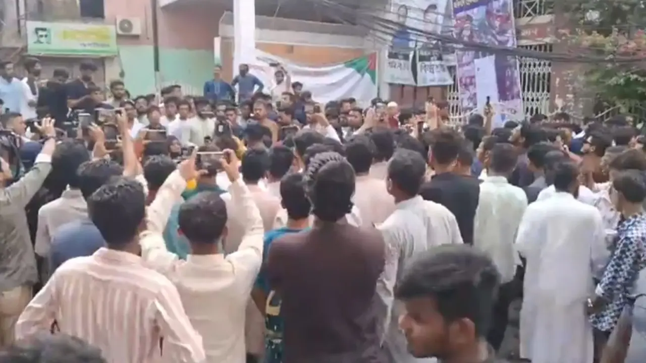 হামলার অভিযোগে চট্টগ্রামে বৈষম্যবিরোধীদের বিক্ষোভ