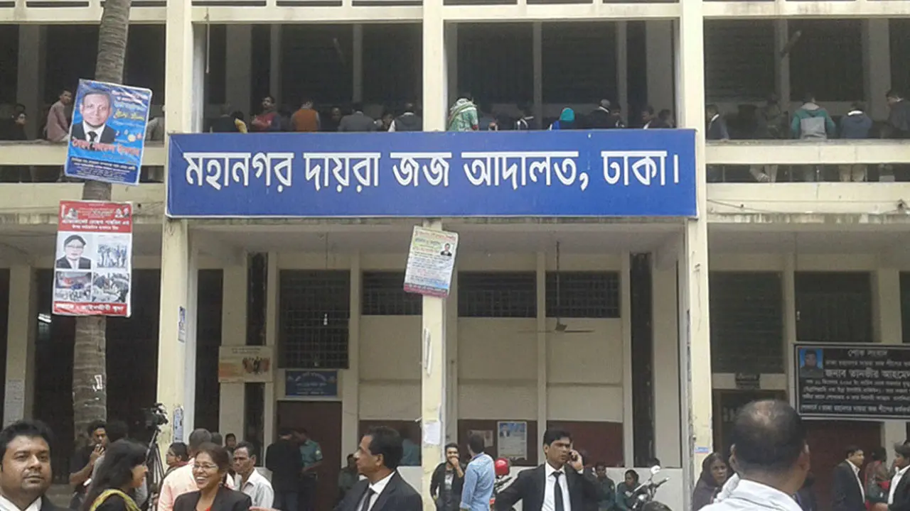 কোর্ট থেকে পালিয়ে যাওয়া আওয়ামীপন্থি দুই আইনজীবীর বিরুদ্ধে মামলা 
