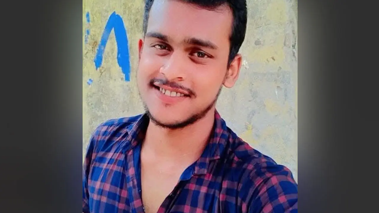 পুলিশের সামনে হামলার শিকার হওয়া সেই নিপুন মারা গেছেন