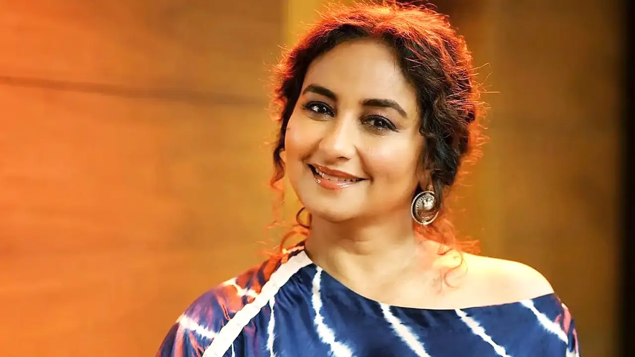 বাথরুমে পড়াশোনা করে ক্লাসে ফার্স্ট হন এই অভিনেত্রী!