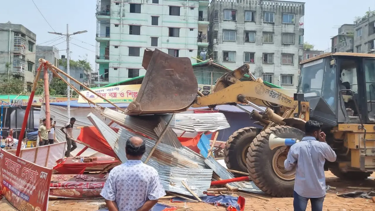 গুঁড়িয়ে দেওয়া হলো মিরপুরে অবৈধ মেলার সব স্টল-রাইড