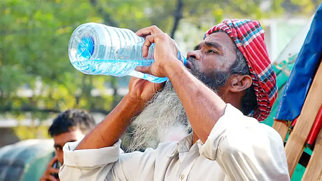 গরম কমার লক্ষণ নেই, ৪ অঞ্চলে বইছে তাপপ্রবাহ