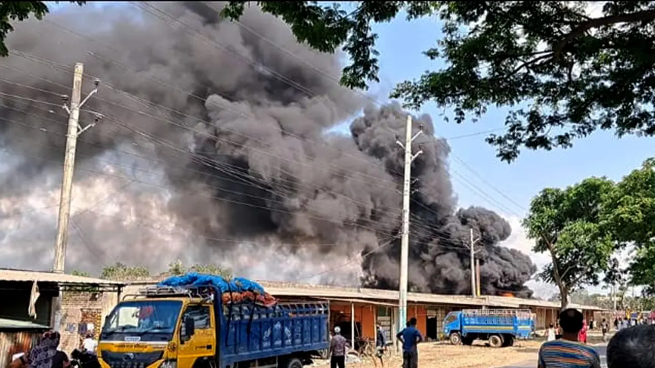 ফরিদপুরে মিক্সার প্লান্টে বিস্ফোরণ, দুই শ্রমিক দগ্ধ