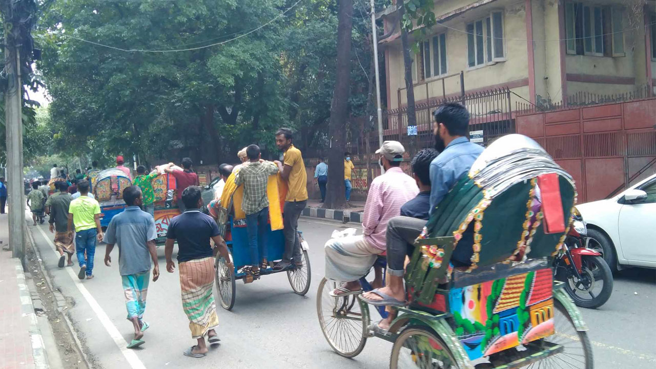 গুলশানে বন্ধ ব্যাটারি-চালিত রিকশা ...