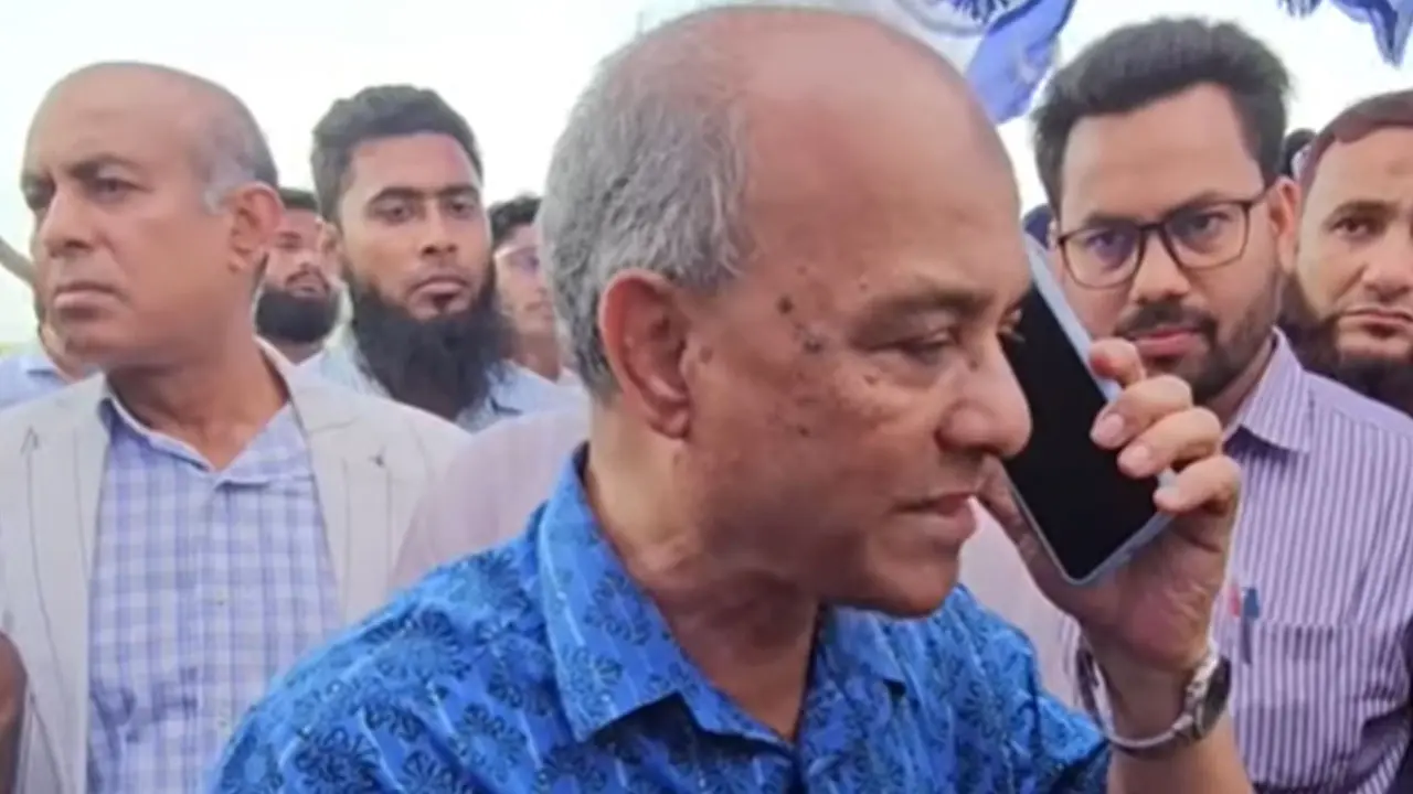 ‘আপনারেই কিন্তু রিপেয়ার কইরা দেব’ 