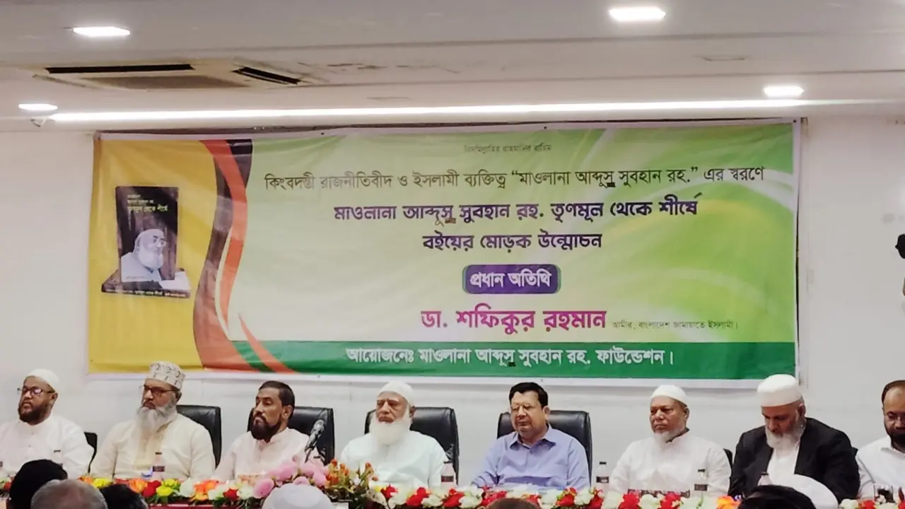 দেশকে যে ভালোবাসে সে দেশ ছেড়ে পালাতে পারে না