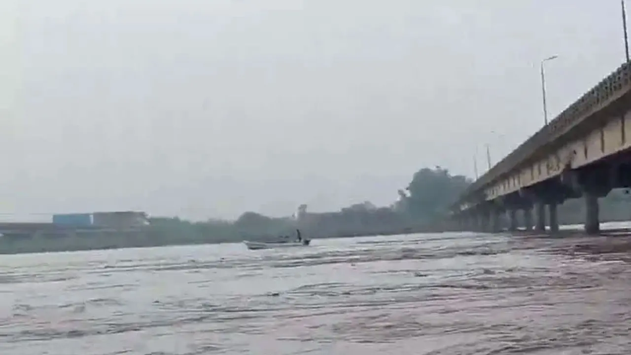 পাকিস্তানের কাশ্মিরে ভয়াবহ বন্যা, মুজাফফরাবাদে জরুরি অবস্থা