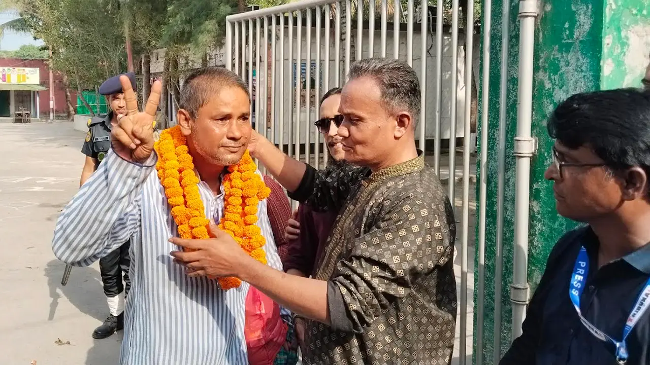 সাংবাদিকদের আন্দোলনের মুখে জামিন পেলেন কালের কণ্ঠের টিপু