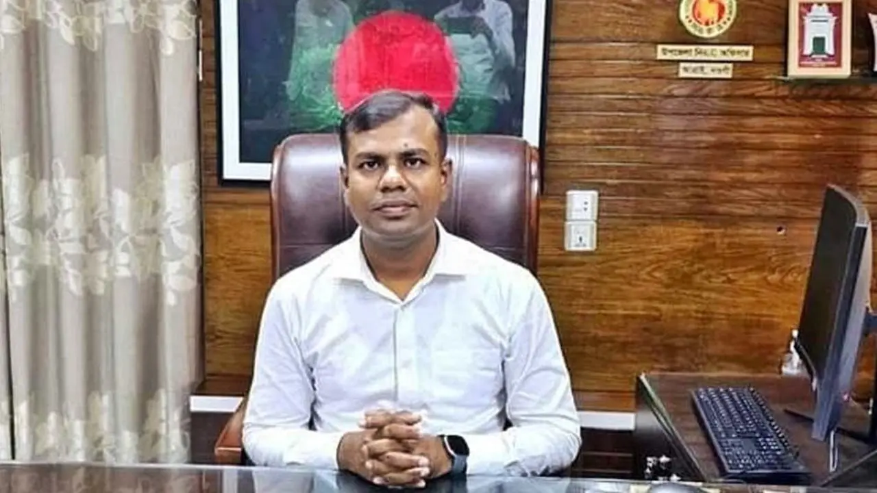 অনুমতি ছাড়া নিজ জেলায় জমি কিনে শাস্তি পেলেন সিনিয়র সহকারী সচিব