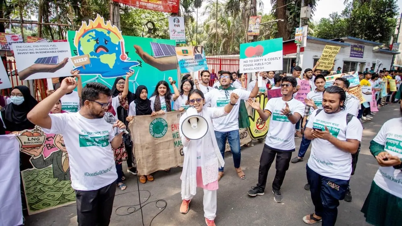 ঢাকায় জলবায়ু ধর্মঘট পালিত
