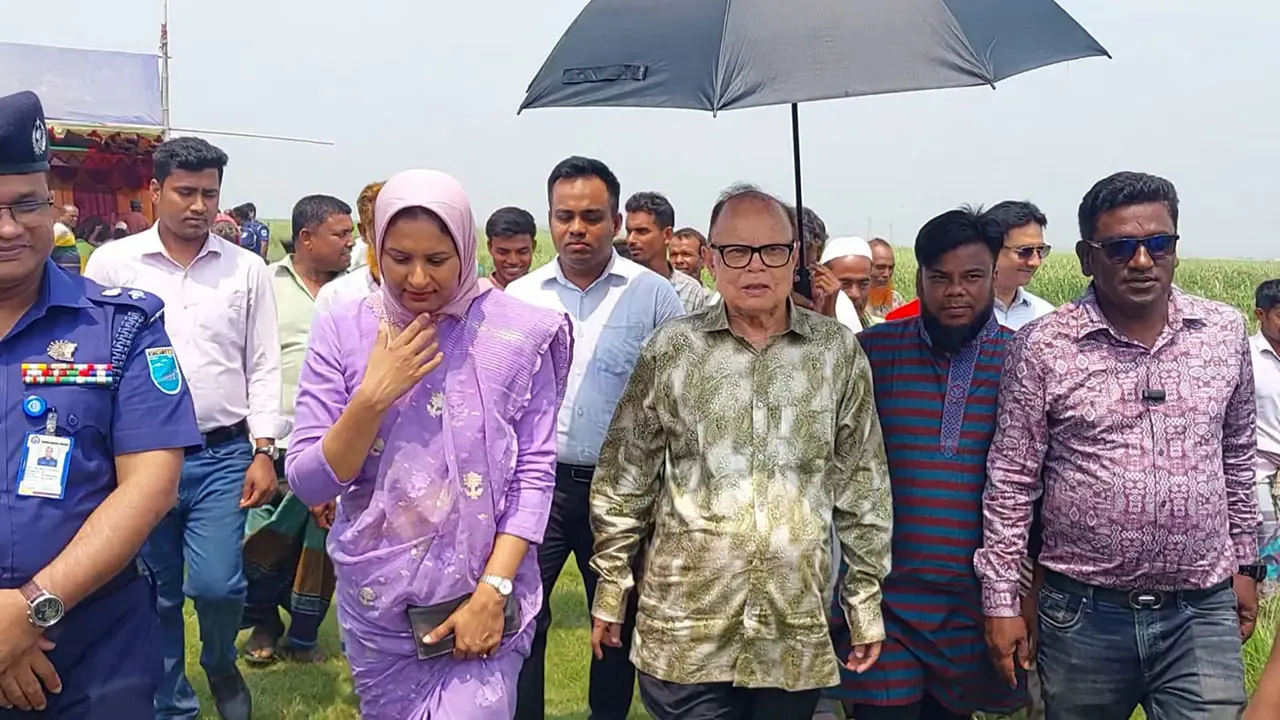 যথেষ্ট খাদ্য মজুত আছে, নিরাপত্তা নিয়ে শঙ্কা নেই : উপদেষ্টা