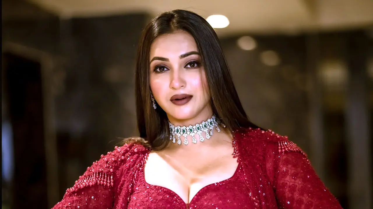 ঘনিষ্ঠ দৃশ্যের আগে প্রেমিকের সঙ্গে কথা বলে নেন নায়িকা