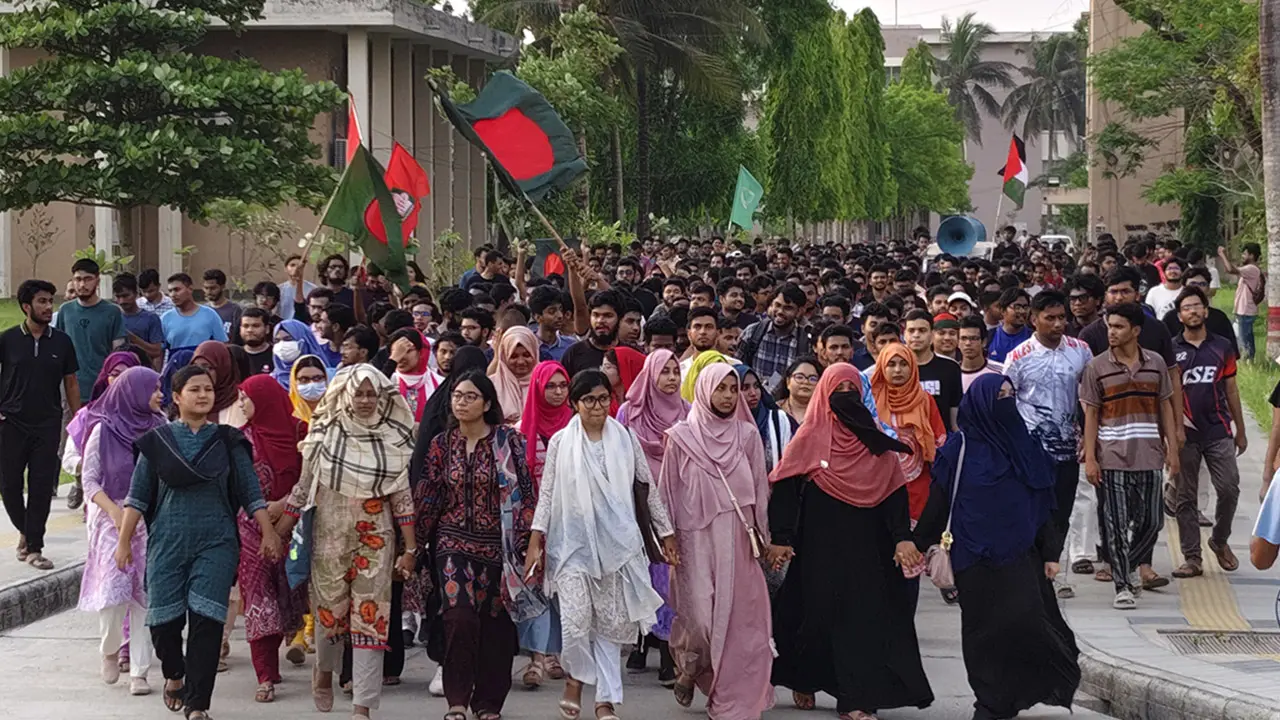 কুয়েট শিক্ষার্থীদের উচ্ছ্বাস ও আনন্দ মিছিল